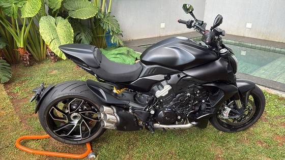 DUCATI DIAVEL V4 